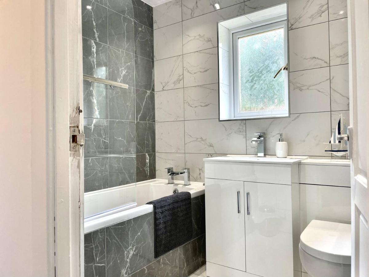 Central Hamilton House Екстер'єр фото
