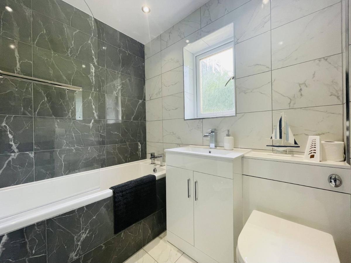 Central Hamilton House Екстер'єр фото