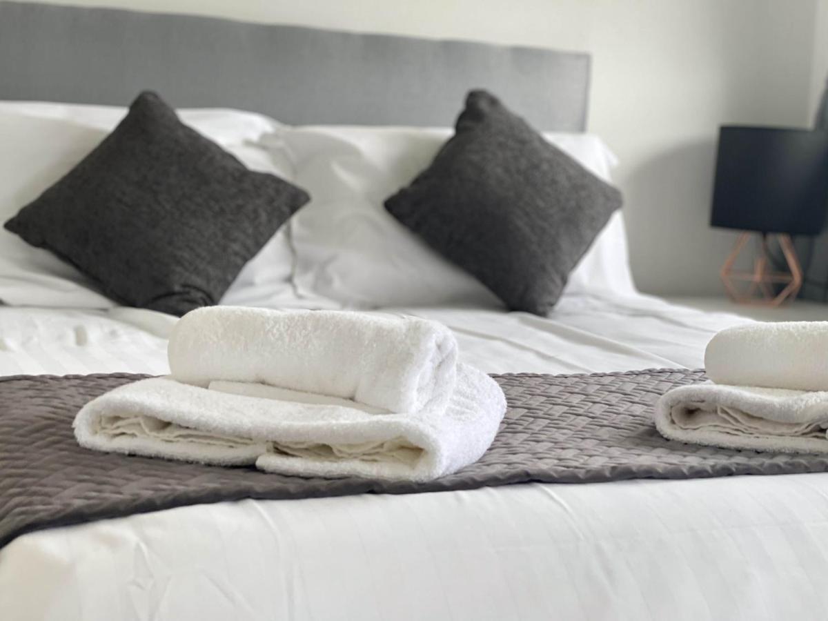 Central Hamilton House Екстер'єр фото