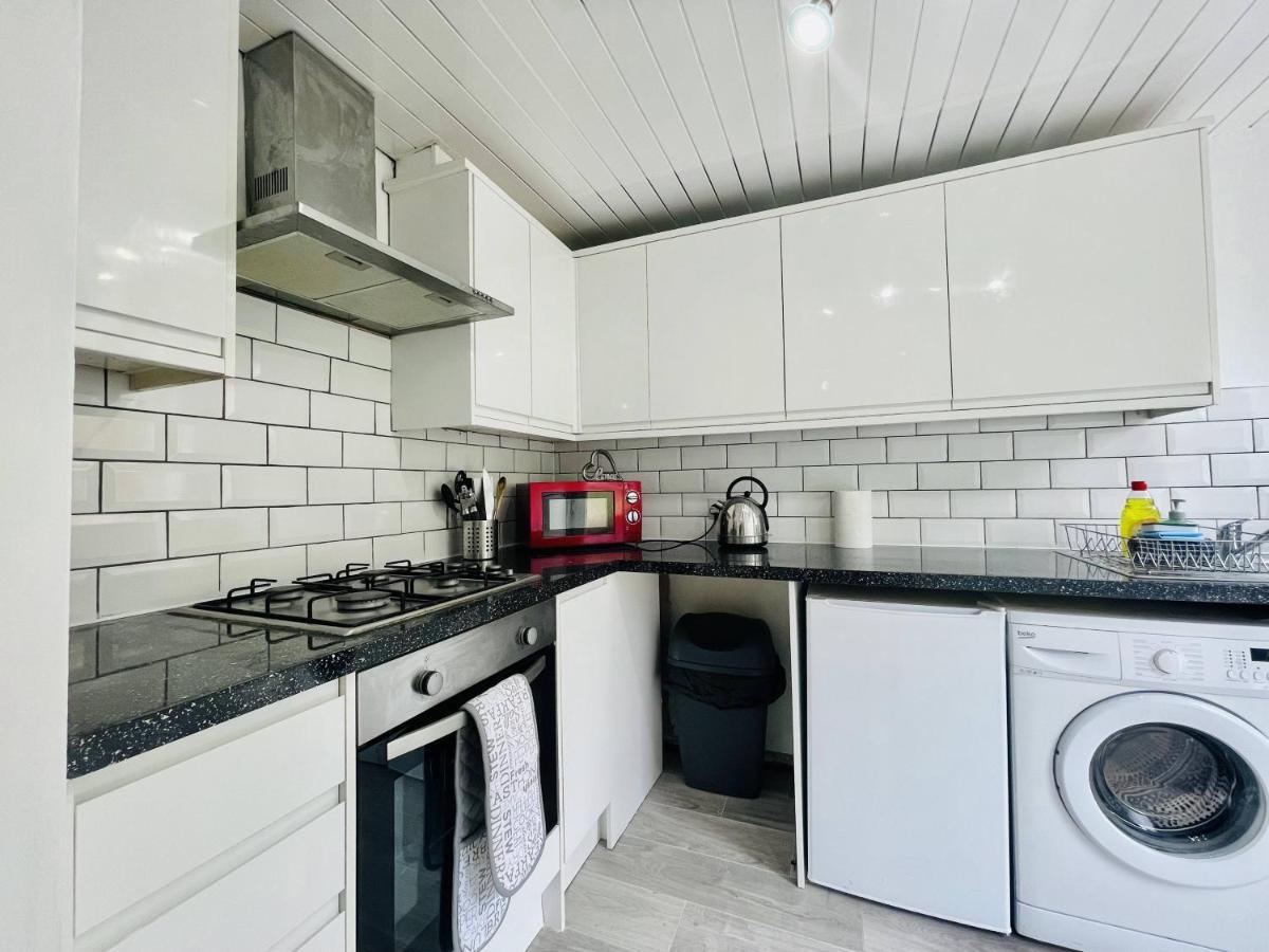 Central Hamilton House Екстер'єр фото