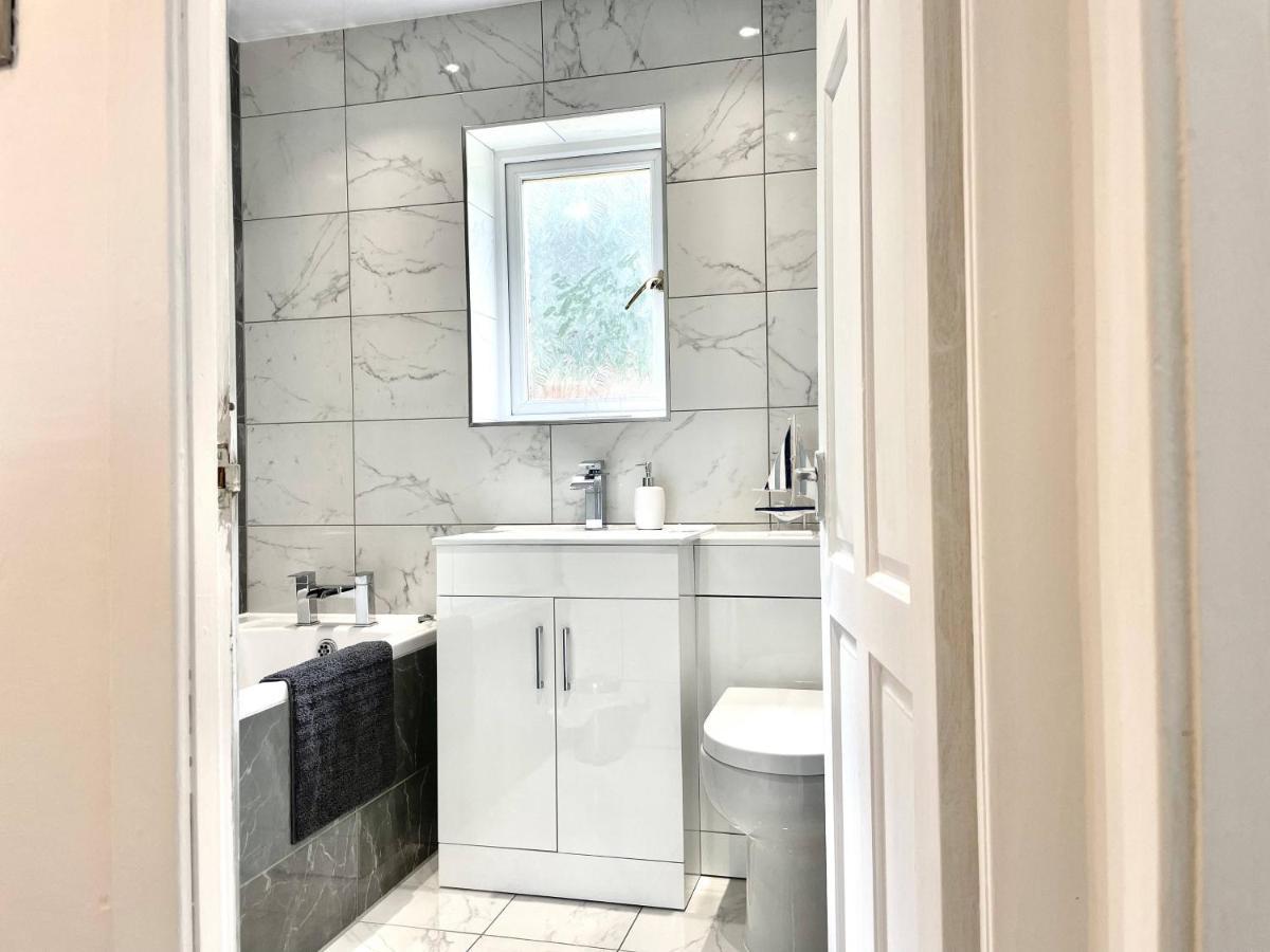 Central Hamilton House Екстер'єр фото