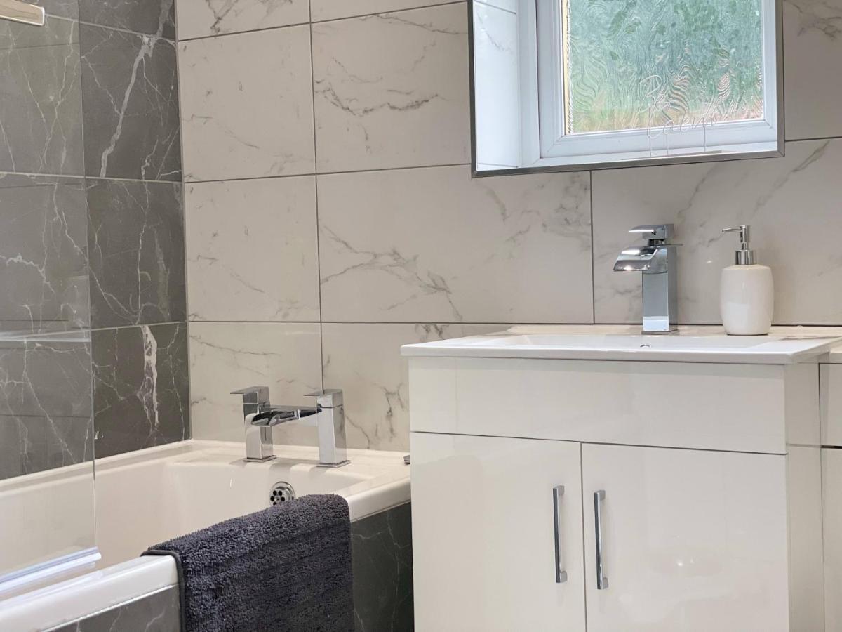 Central Hamilton House Екстер'єр фото