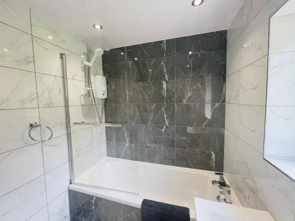 Central Hamilton House Екстер'єр фото